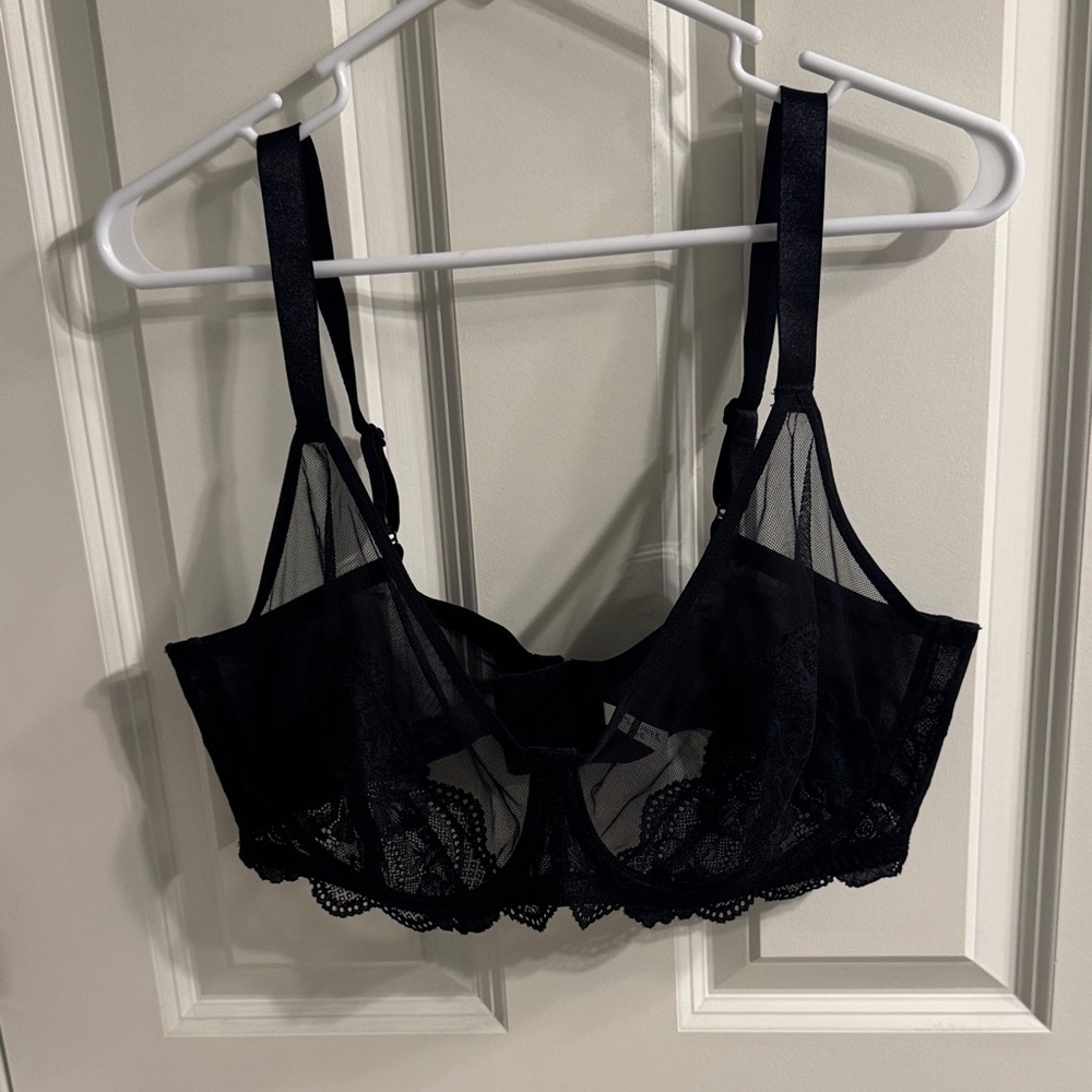 Chic Black Sheer Lace Minimizer Bra